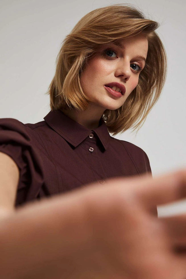 Koszulowa sukienka brązowa