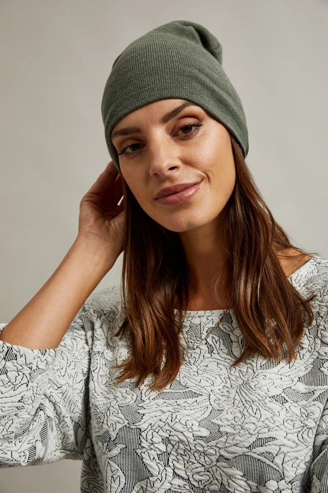 Gładka czapka oliwkowa