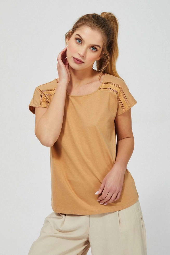 Bluzka z ażurowym zdobieniem miodowa