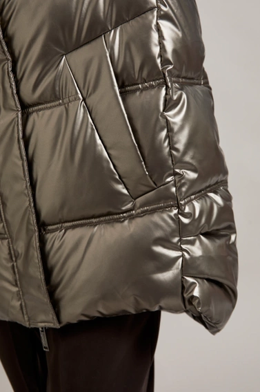 Metaliczna kurtka z futrzanym kapturem beżowa