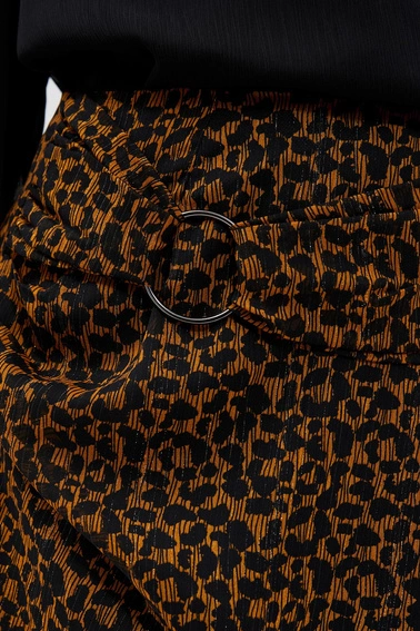 Spódnica z printem i metaliczną nitką