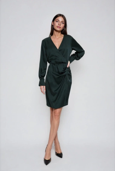 Sukienka z marszczeniem na biodrach zielona