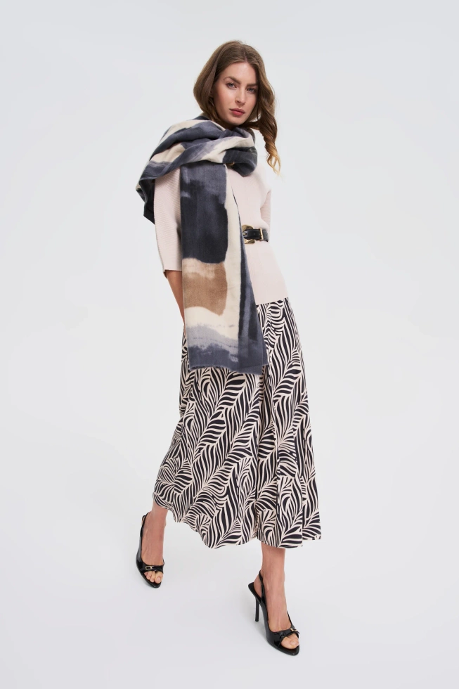 Wzorzysty szal ciemnoszary