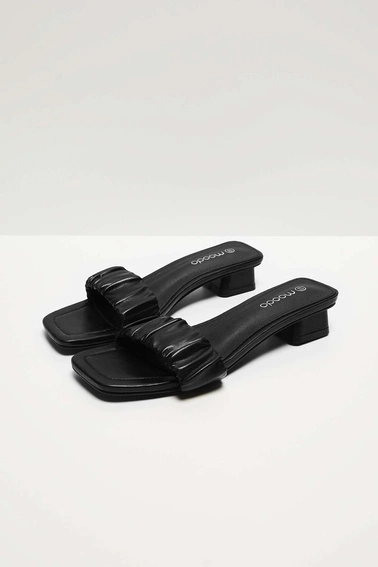 Klapki ze skóry ekologicznej 