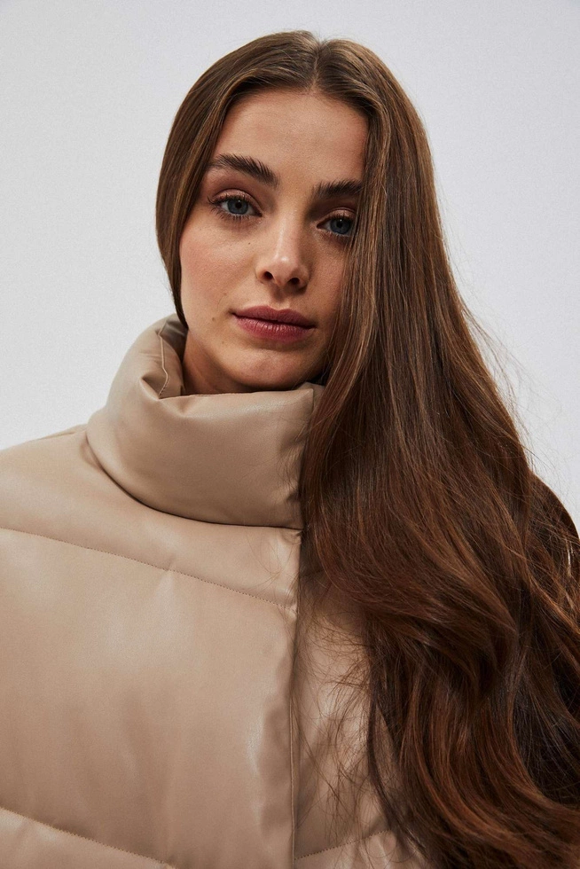 Pikowana kurtka z kołnierzem kawowa