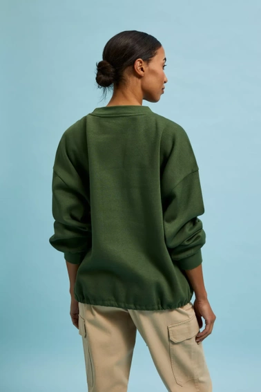 Bluza z dużymi kieszeniami i wiązaniem w pasie khaki