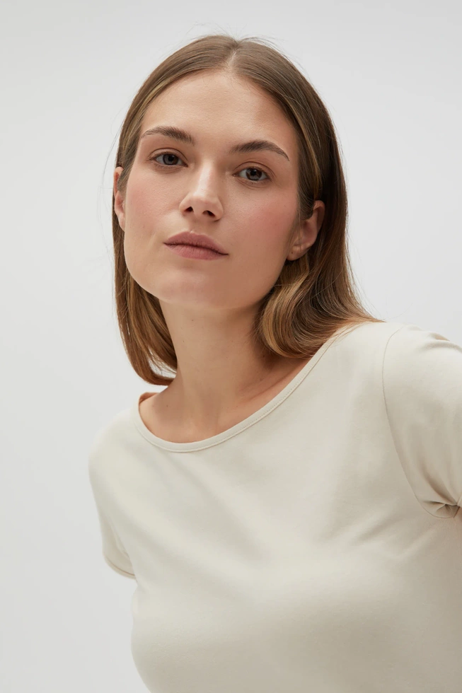 Dopasowany t-shirt beżowy