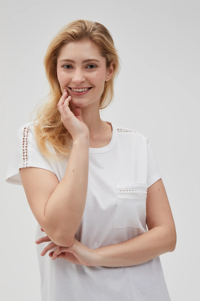 Bawełniany t-shirt z kieszonką biały