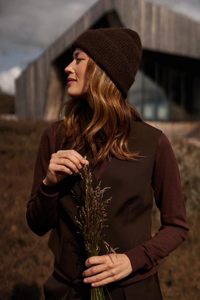 Czapka z dodatkiem wełny brązowa