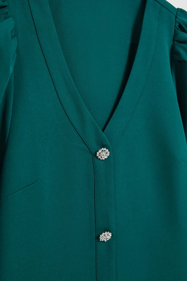 Sukienka z bufiastymi rękawami i ozdobnymi guzikami szmaragdowa