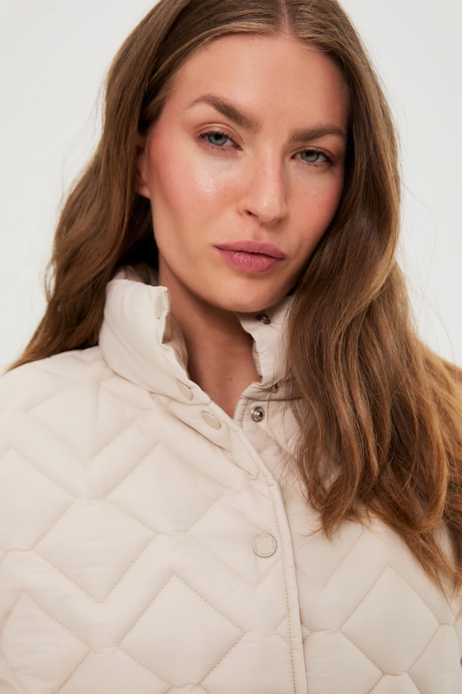 Pikowana kurtka beżowa