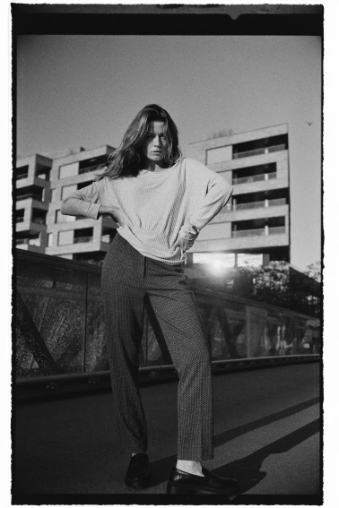 Prążkowana bluzka z długimi rękawami szara 