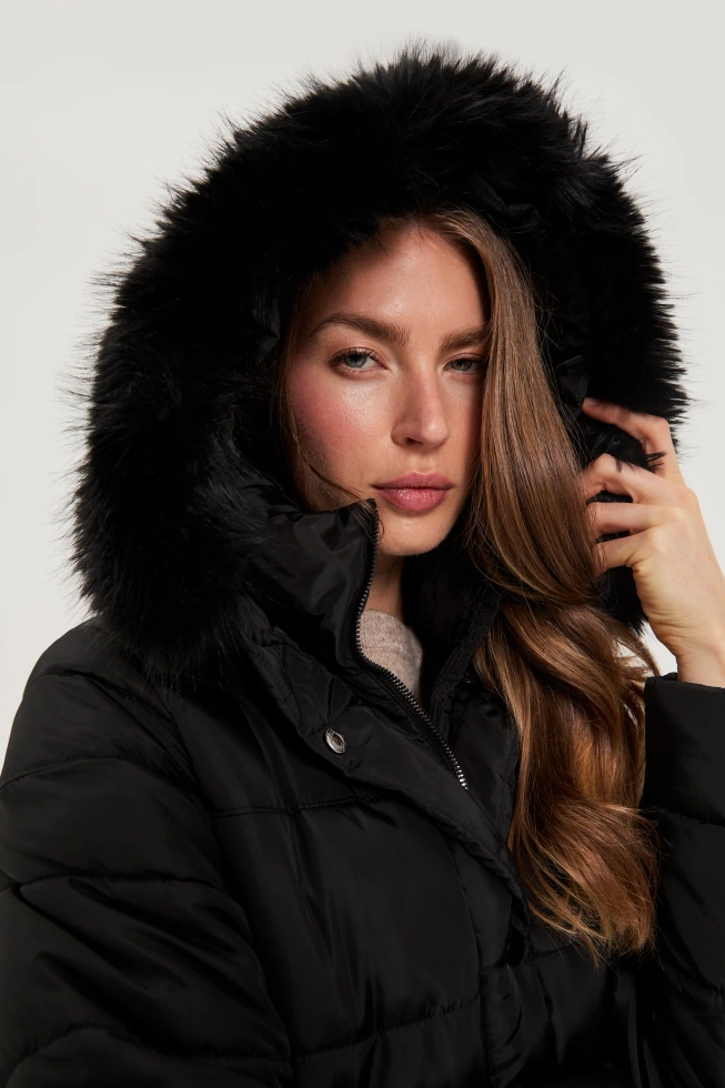 Długa kurtka z kapturem czarna