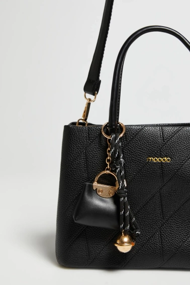 Torebka z brelokiem czarna