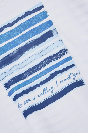 Bluzka z nadrukiem o prostym fasonie biała