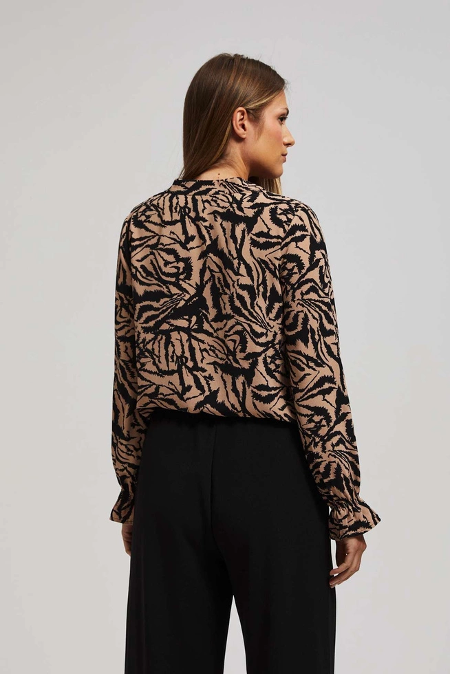 Wzorzysta koszula z dekoltem w serek ciemnobeżowa