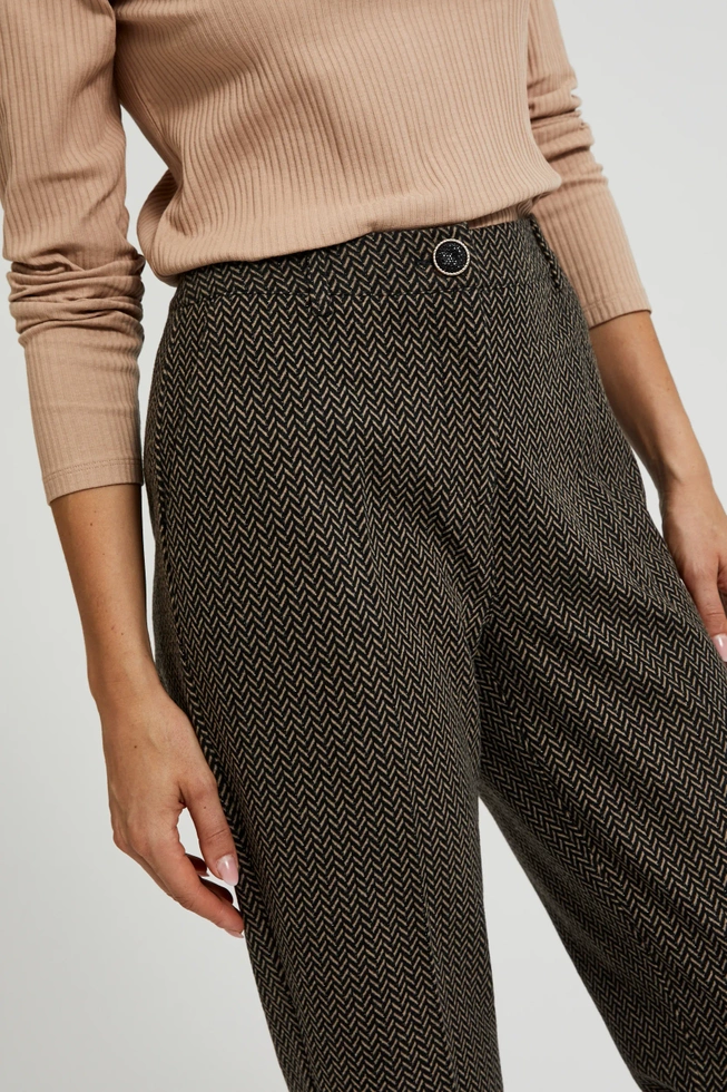 Cygaretki ozdobione metaliczną nitką czarne