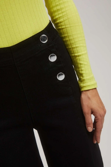 Jeansy wide leg z ozdobnymi guzikami czarne