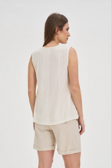 Top z dekoltem w serek ecru
