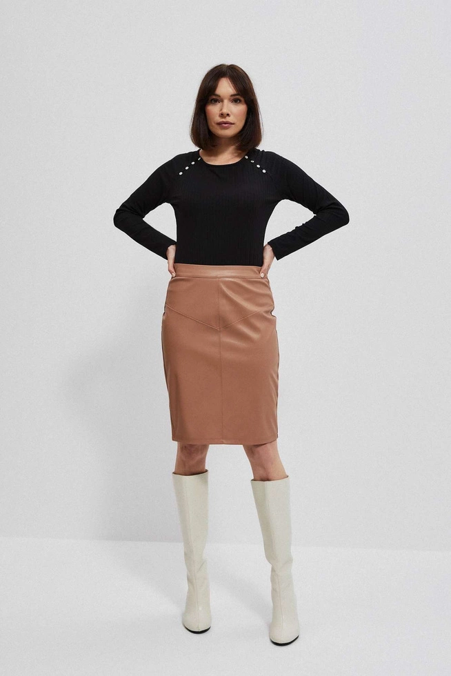 Bluzka z prążkowanej dzianiny z ozdobnymi guzikami czarna