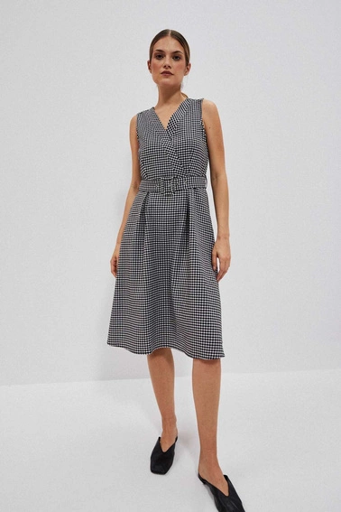 Rozkloszowana sukienka w stylu retro