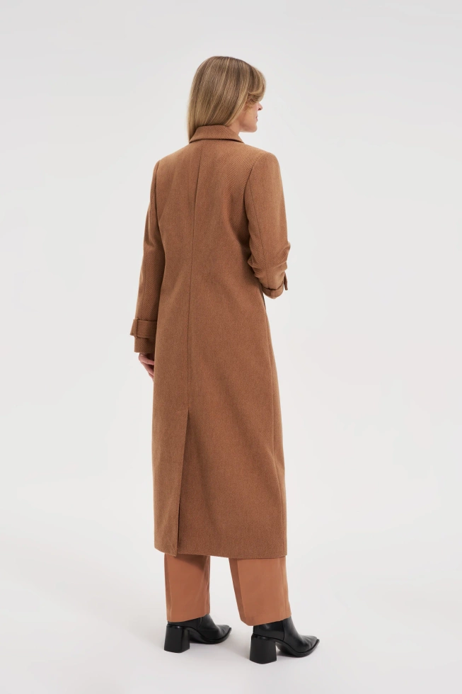 Długi płaszcz brązowy