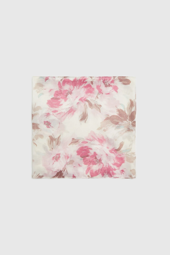 Szal z delikatnym wzorem kwiatów różowy