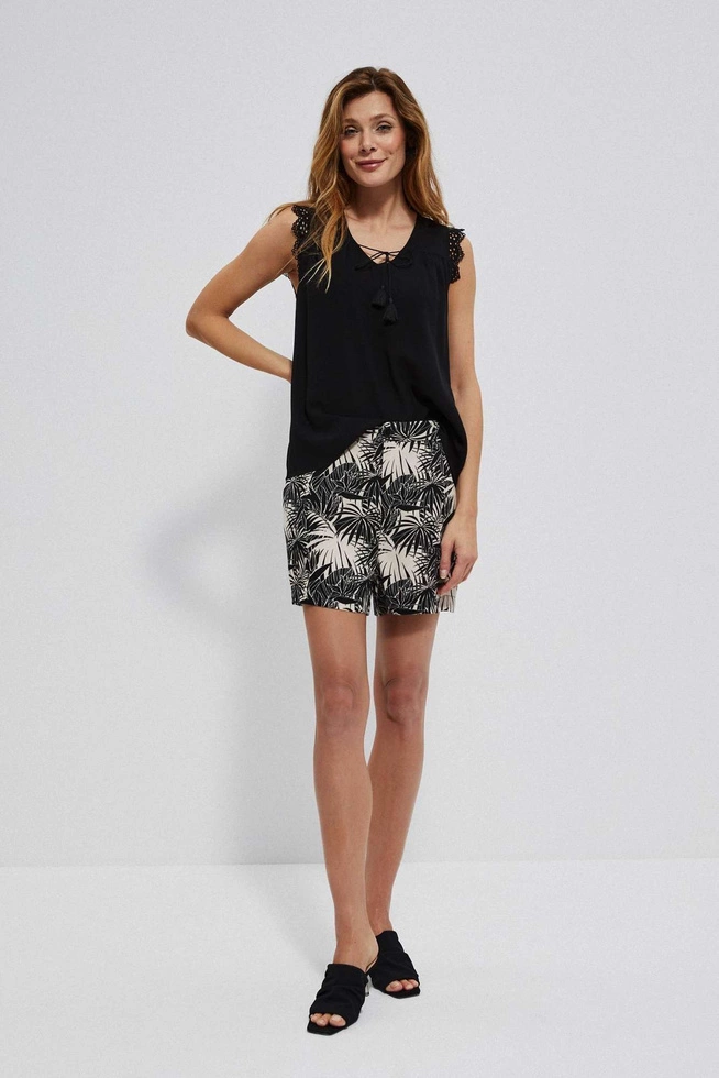 Szorty z tropikalnym nadrukiem