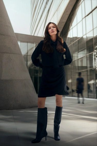 Sukienka z marszczeniem na biodrach czarna