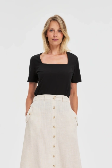 Bluzka z dekoltem karo czarna