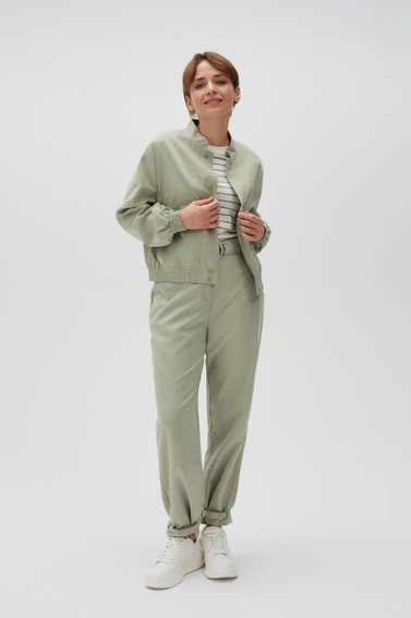 Kurtka bomberka z kieszeniami oliwkowa