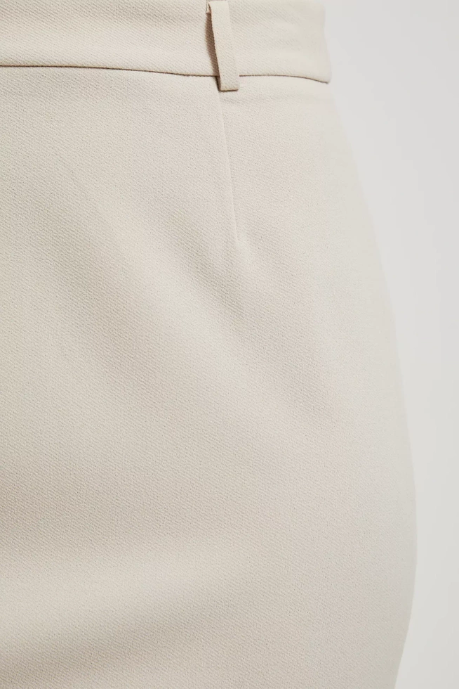 Ołówkowa gładka spódnica do kolan beżowa