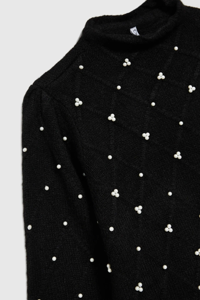 Sweter ozdobiony koralikami czarny