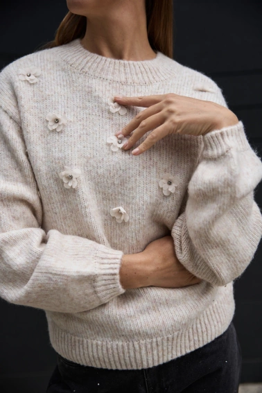 Sweter z aplikacją beżowy