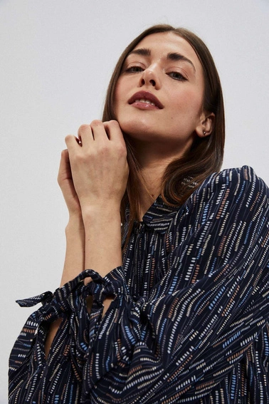 Koszula w geometryczne wzory