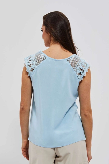 Koszulowa bluzka z ażurowym rękawem