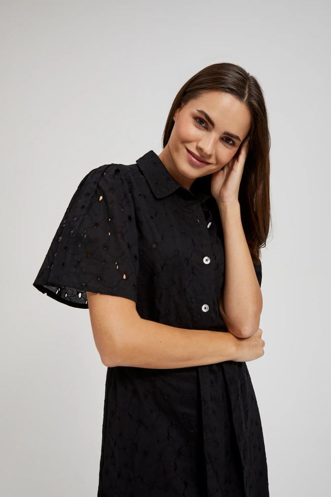 Rozkloszowana sukienka z guzikami czarna