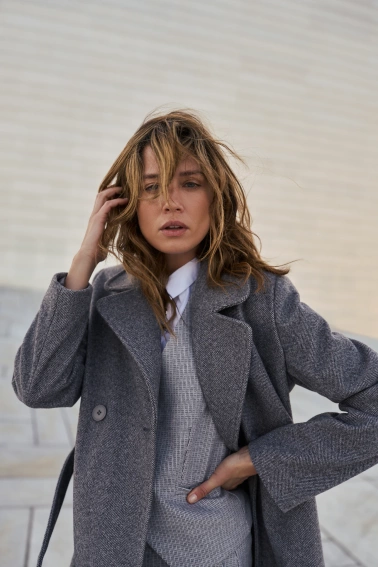 Płaszcz z paskiem szary