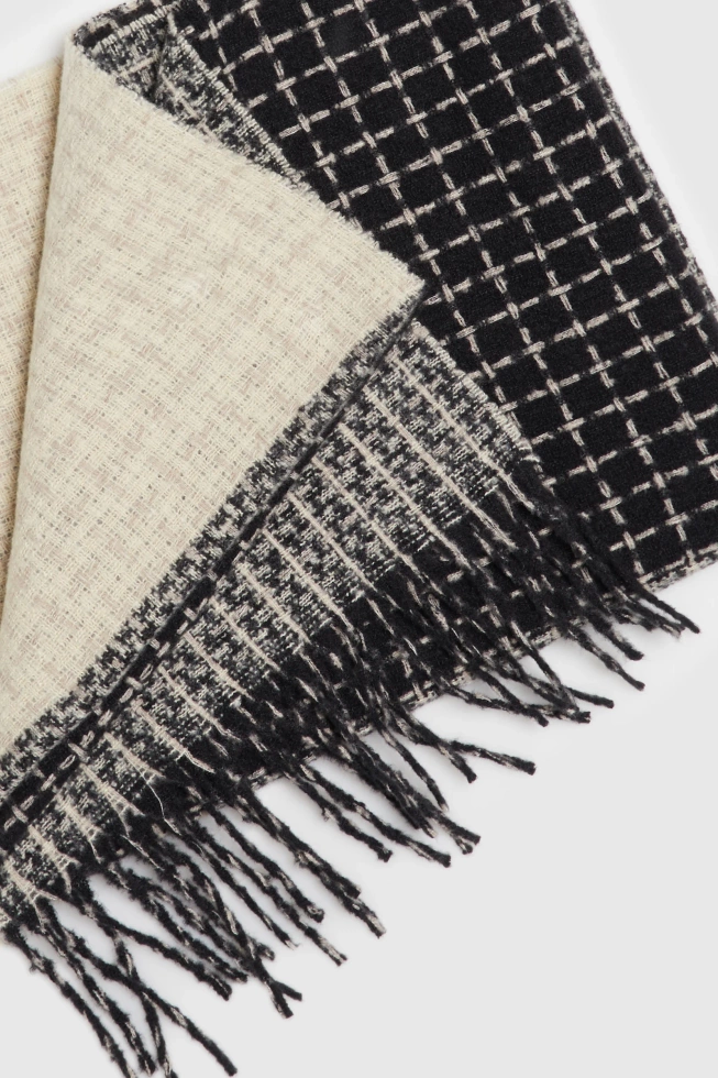 Szal z frędzlami czarny