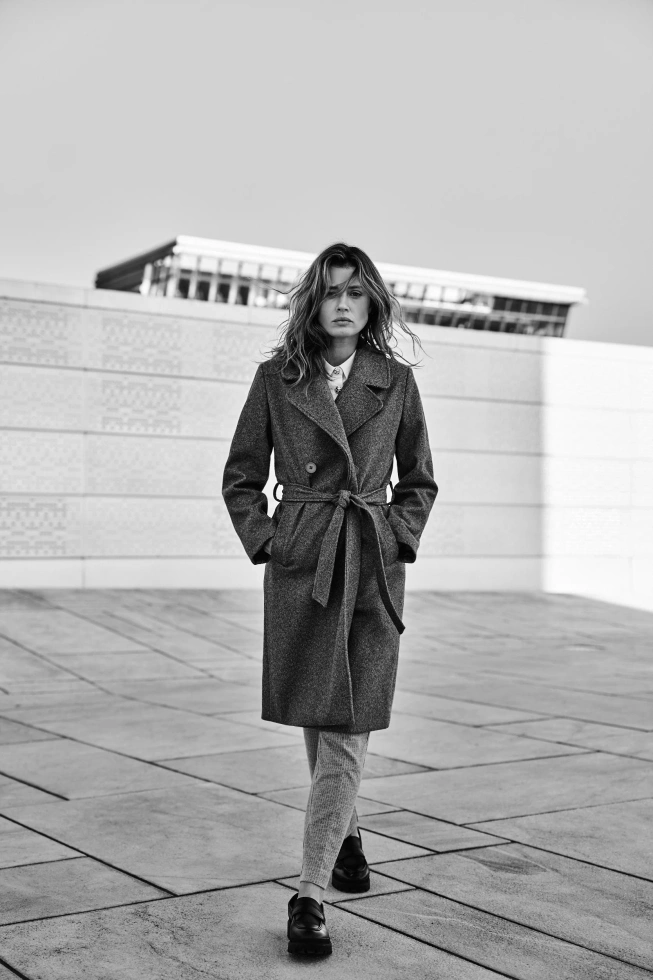 Płaszcz z paskiem szary