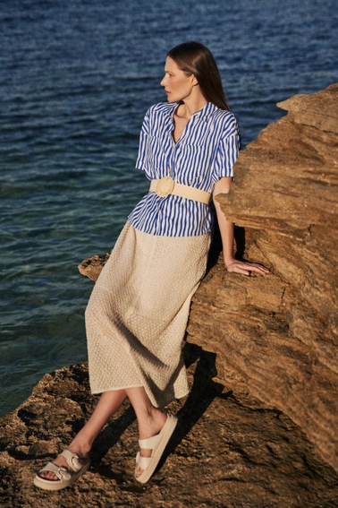 Pleciony pasek z okrągłą klamrą beżowy