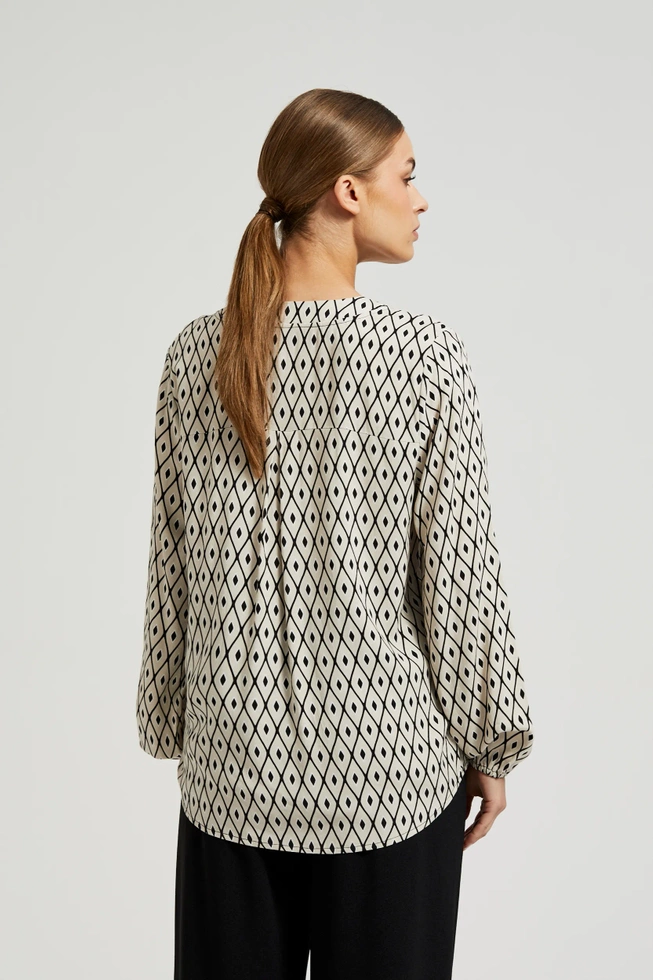 Koszula ze wzorem i ozdobnymi guzikami