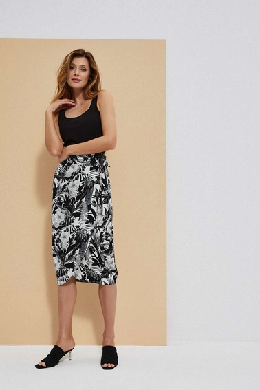 Spódnica z roślinnym nadrukiem czarna