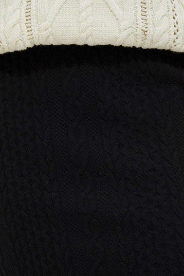 Spódnica z warkoczowym tłoczeniem czarna