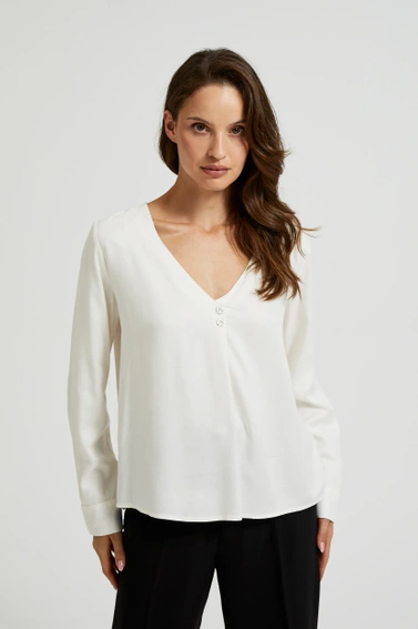 Koszula z dekoltem w serek i ozdobymi guzikami biała