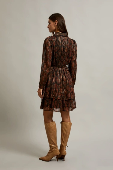 Sukienka w zwierzęcy wzór z rozkloszowanym dołem czarna 