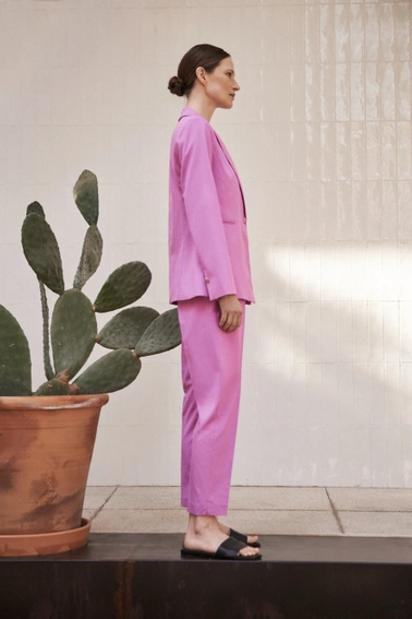 Garniturowe spodnie w kant różowe