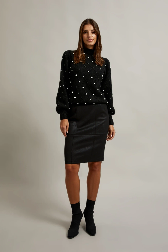 Sweter ozdobiony koralikami czarny