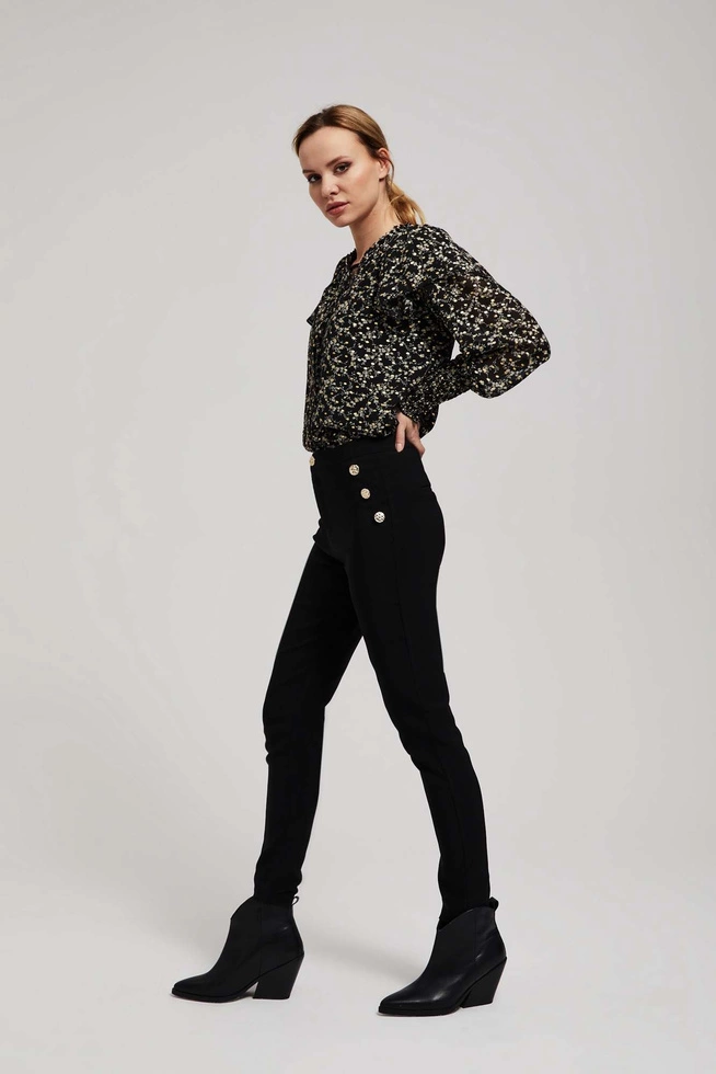 Wzorzysta koszula z wiązaniem na dekolcie czarna