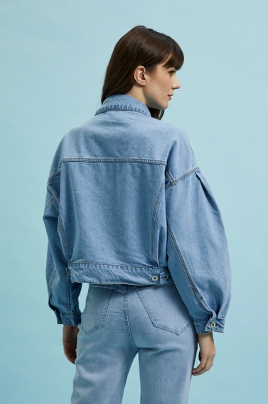 Krótka jeansowa kurtka niebieska